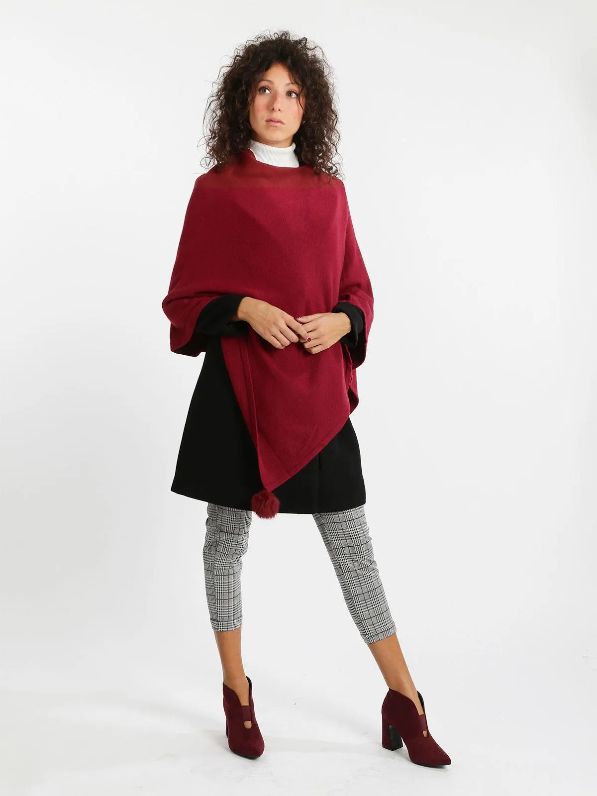 Solada Poncho tricoté avec pompon