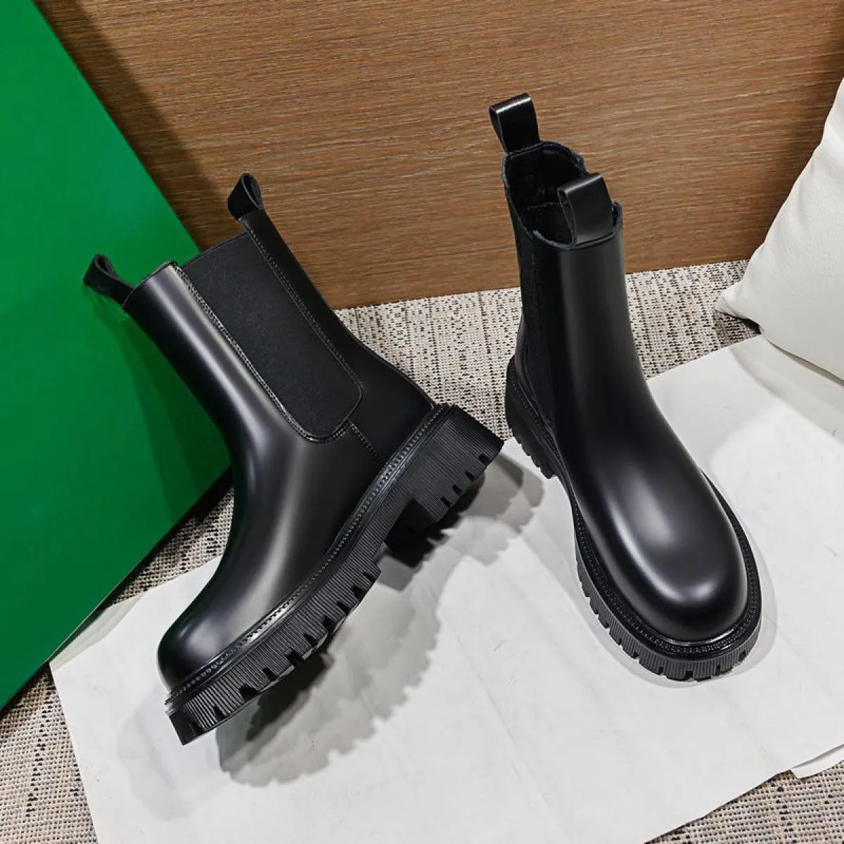 Stivali Chelsea alla moda da donna stile inglese Scarpe in pelle naturale nera Abito da banchetto per feste Stivali con plateau