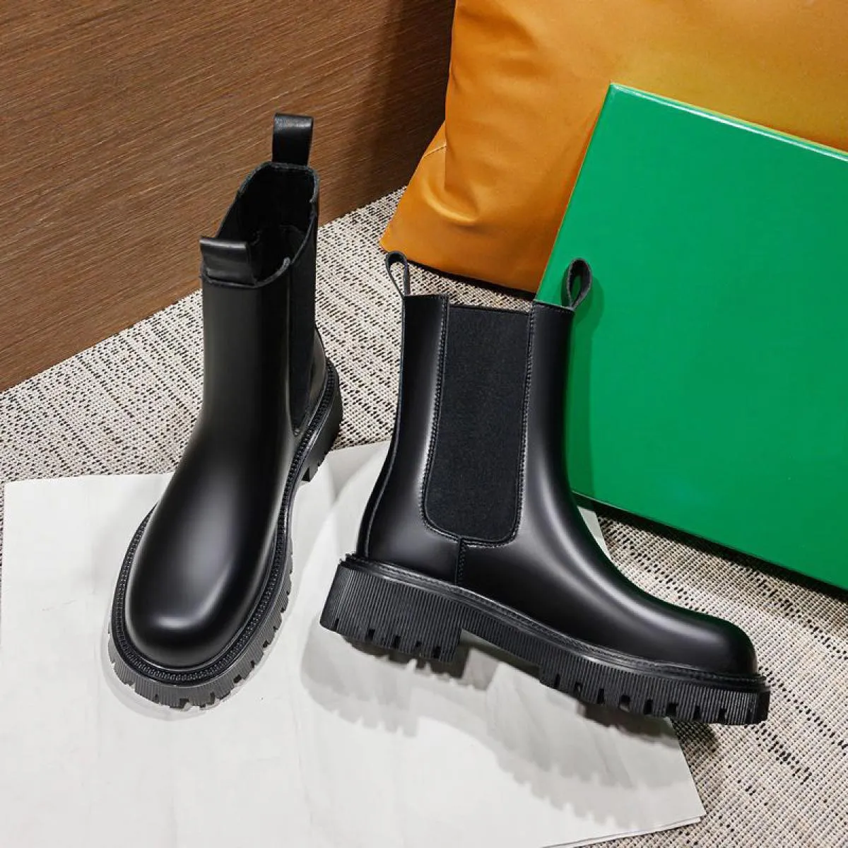 Stivali Chelsea alla moda da donna stile inglese Scarpe in pelle naturale nera Abito da banchetto per feste Stivali con plateau