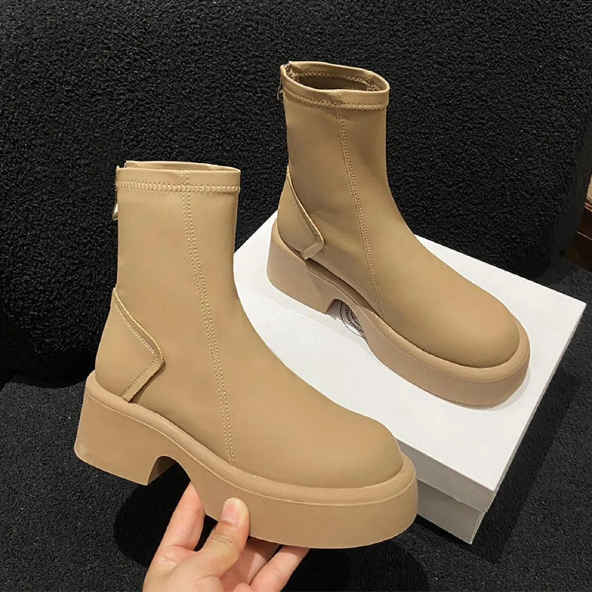 Stivali Chelsea da donna Scarpe da neve invernali Tacco medio Goth 2023 Nuovi stivali casual Stivali da moto Gladiatore Moda Pun