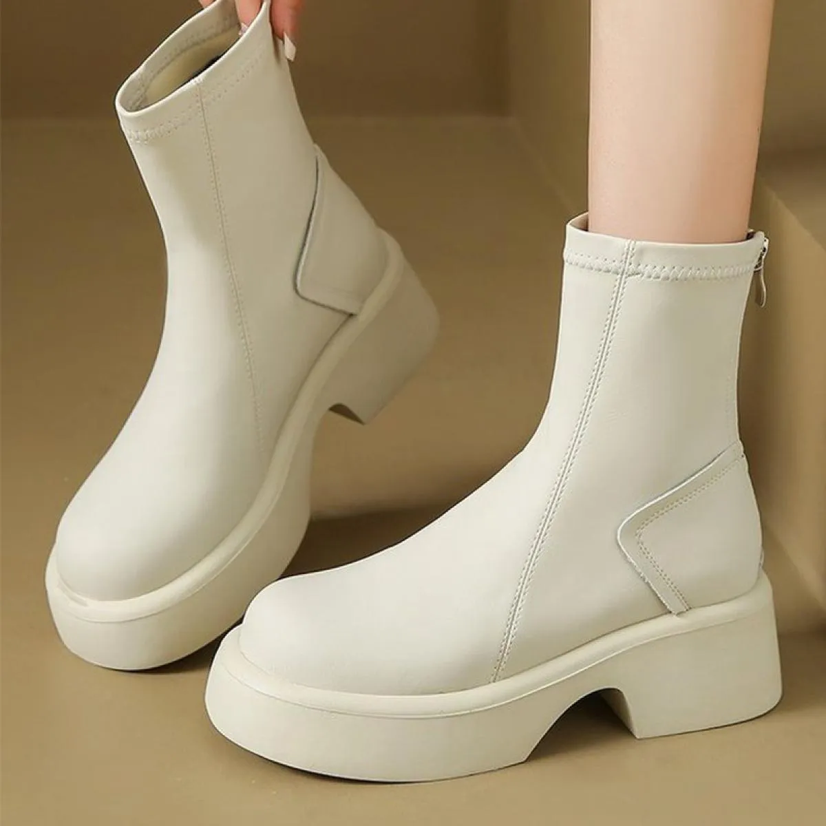 Stivali Chelsea da donna Scarpe da neve invernali Tacco medio Goth 2023 Nuovi stivali casual Stivali da moto Gladiatore Moda Pun