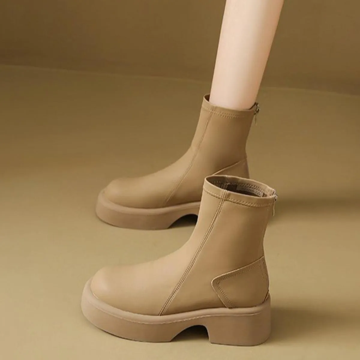 Stivali Chelsea da donna Scarpe da neve invernali Tacco medio Goth 2023 Nuovi stivali casual Stivali da moto Gladiatore Moda Pun