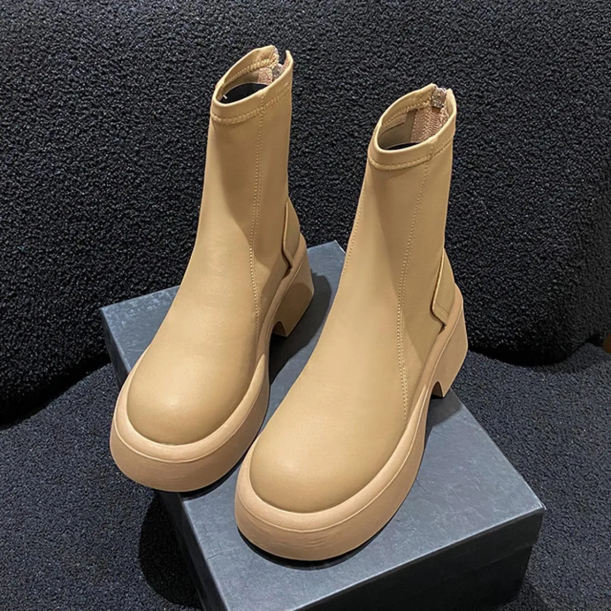 Stivali Chelsea da donna Scarpe da neve invernali Tacco medio Goth 2023 Nuovi stivali casual Stivali da moto Gladiatore Moda Pun