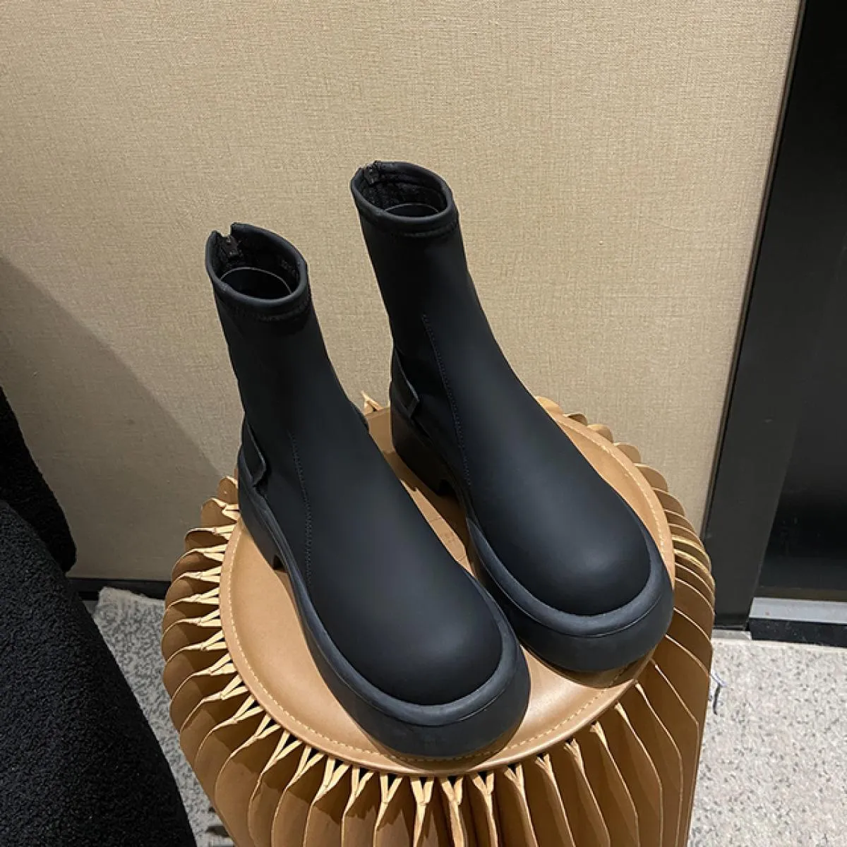 Stivali Chelsea da donna Scarpe da neve invernali Tacco medio Goth 2023 Nuovi stivali casual Stivali da moto Gladiatore Moda Pun