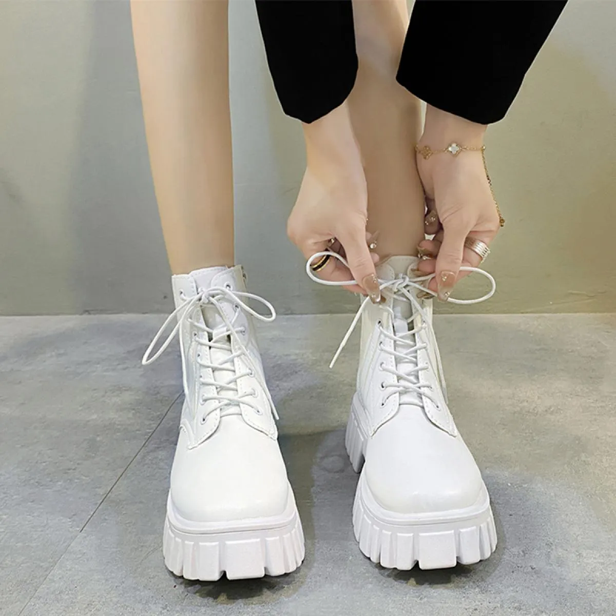 Stivali Chelsea Donna Lace Up Tacchi medi Scarpe Caviglia moda 2023 Inverno Nuova tendenza Stivali da moto robusti Casual Goth W