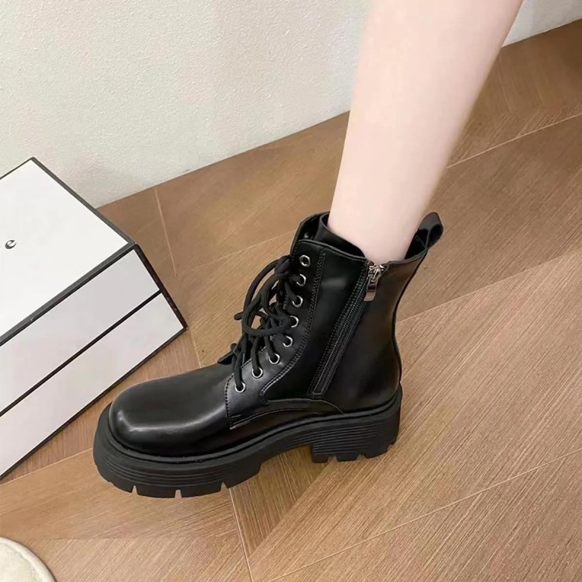 Stivali Chelsea Donna Tacchi medi Punk 2023 Inverno Nuova caviglia Scarpe robuste Stivali da neve da moto Gladiatore Goth Moda M