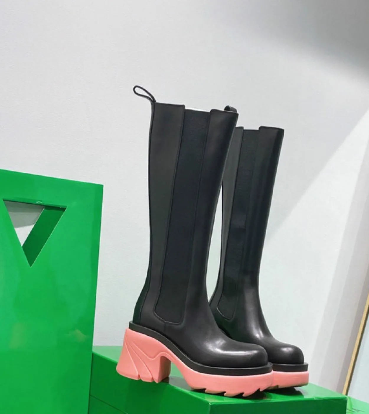 Stivali da moto da donna di marca Fashion Stretch in pelle verniciata Tacchi alti Tube Chelsea Autunno Inverno Platform Knee Hig