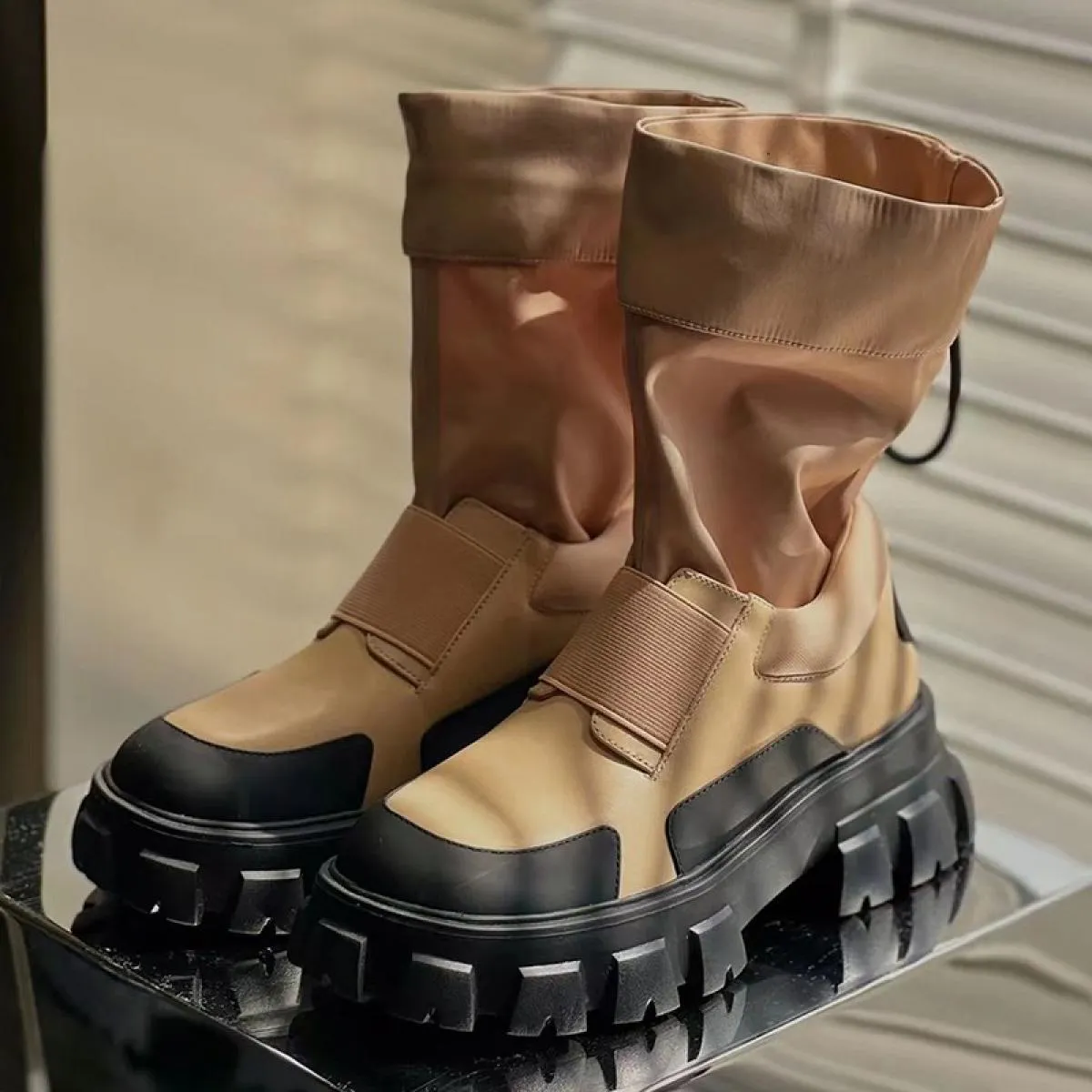 Stivali da moto invernali Chelsea Scarpe da donna 2023 Luxury Brand New Fashion Tacchi medi Stivali di jeans Décolleté da gladia