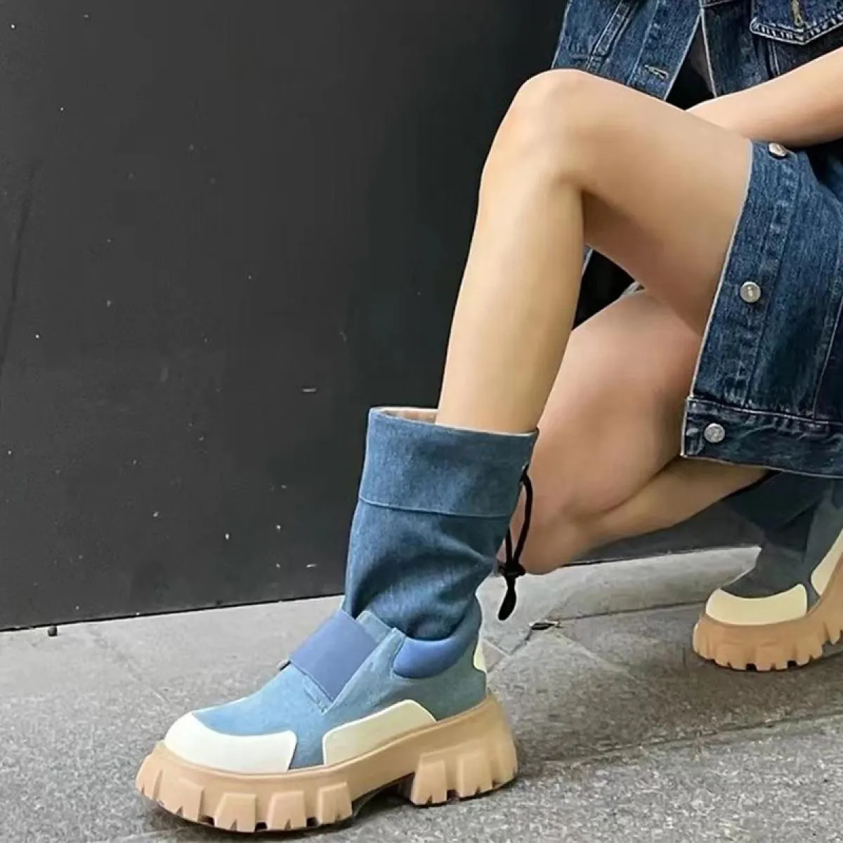 Stivali da moto invernali Chelsea Scarpe da donna 2023 Luxury Brand New Fashion Tacchi medi Stivali di jeans Décolleté da gladia