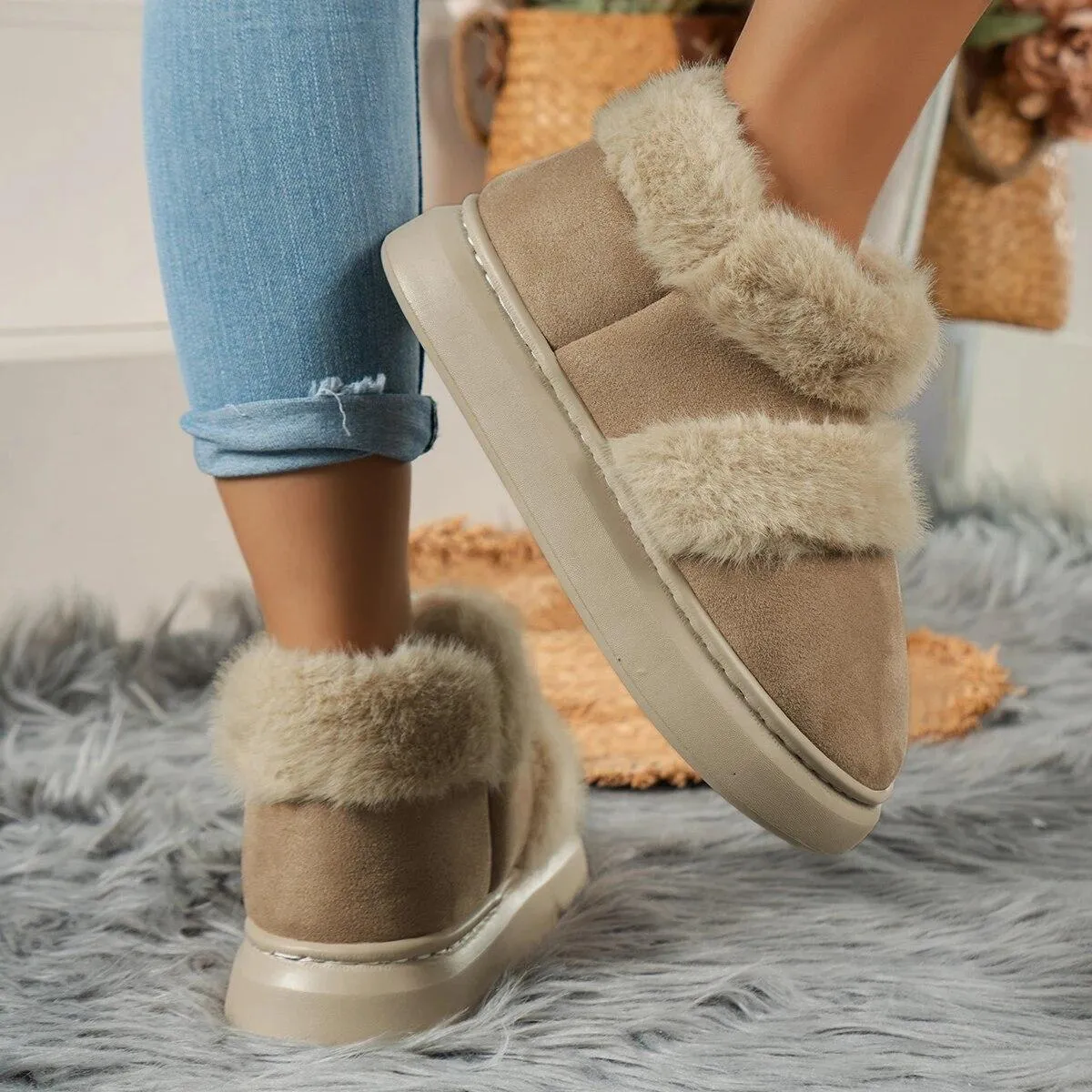 Stivali da neve Chelsea alla caviglia da donna Stivali con plateau in pelliccia Stivali caldi in peluche di nuova moda invernale
