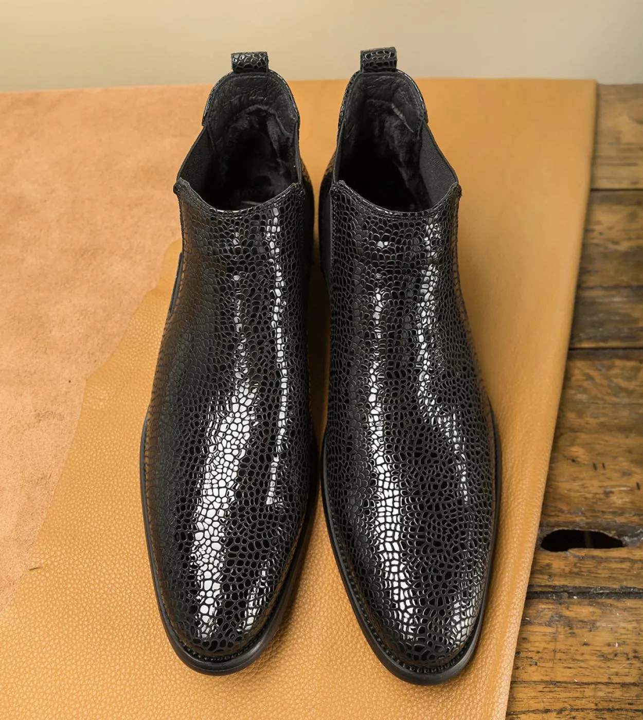 Stivali da uomo caldi invernali Moda scarpe Chelsea alla caviglia con motivo a coccodrillo con pelliccia Abito da uomo nuovo sti