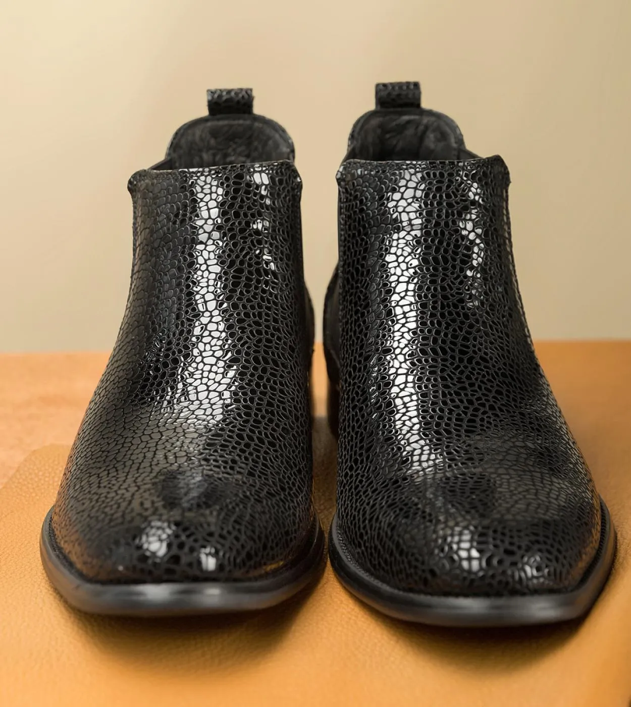 Stivali da uomo caldi invernali Moda scarpe Chelsea alla caviglia con motivo a coccodrillo con pelliccia Abito da uomo nuovo sti