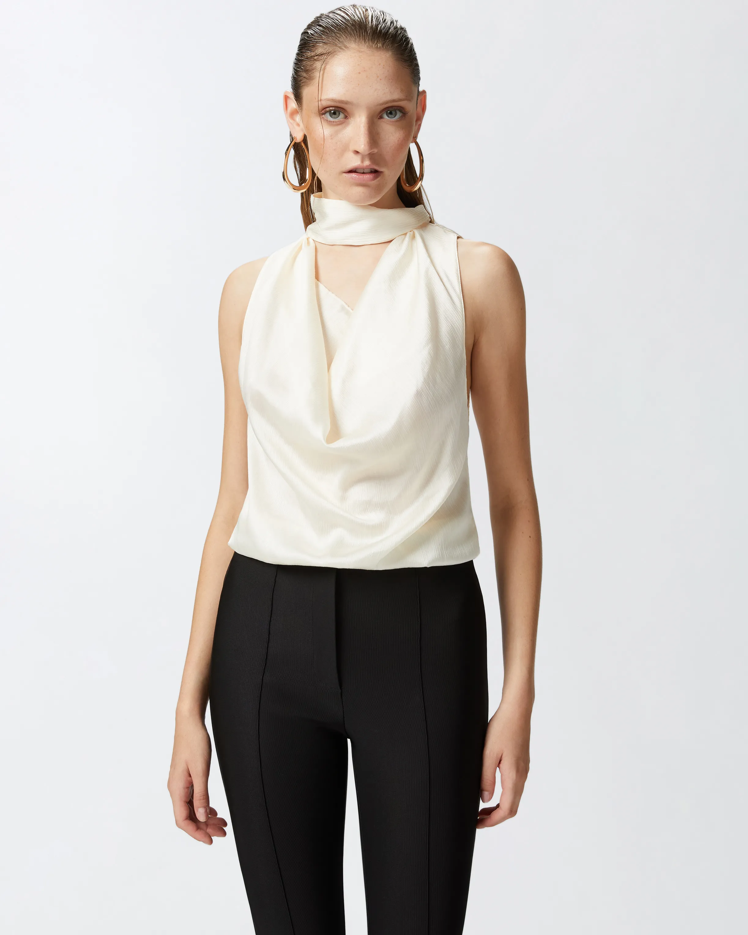 Top drappeggiato in satin increspato    
