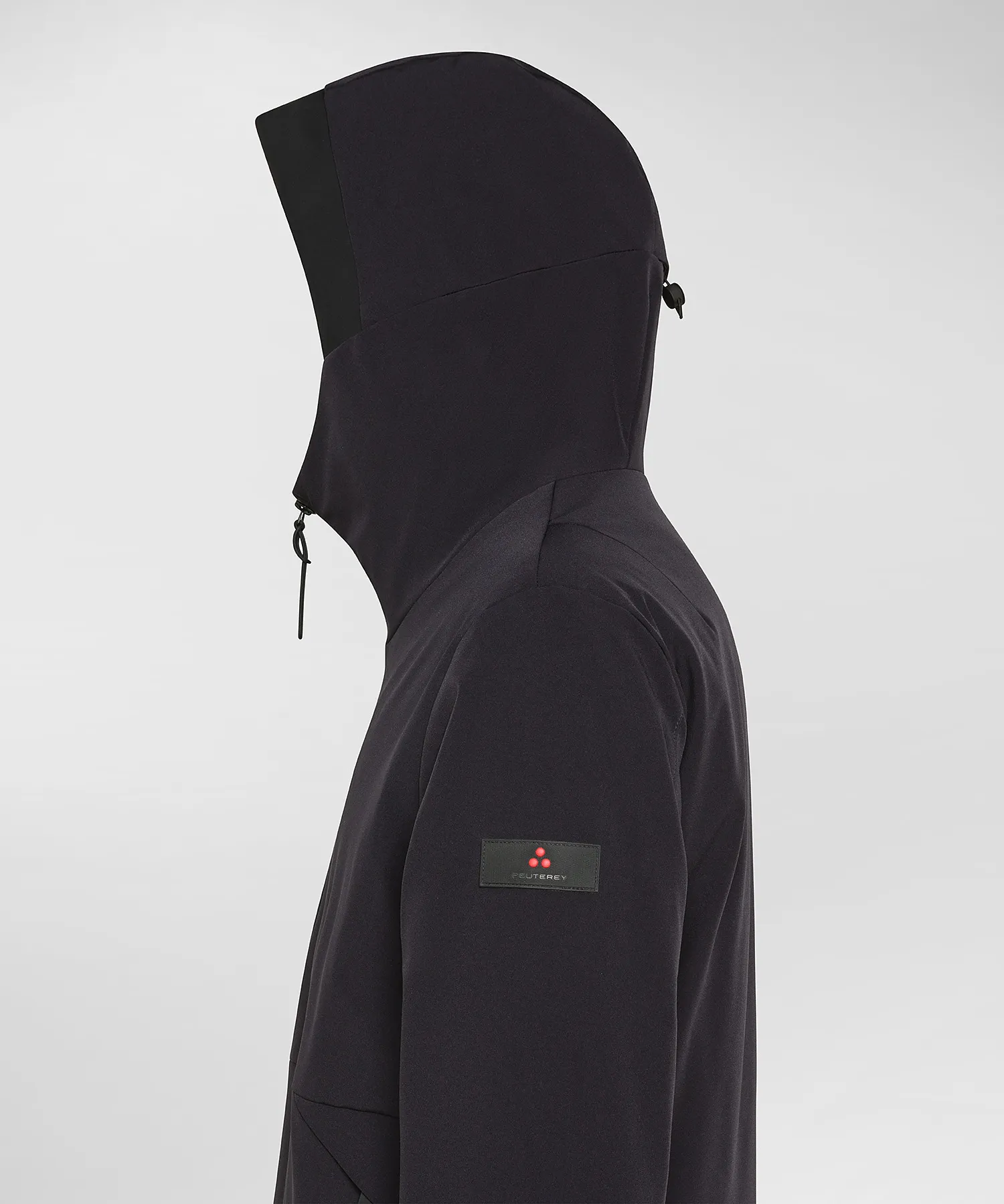 Trench liscio in Primaloft minimal e sofisticato